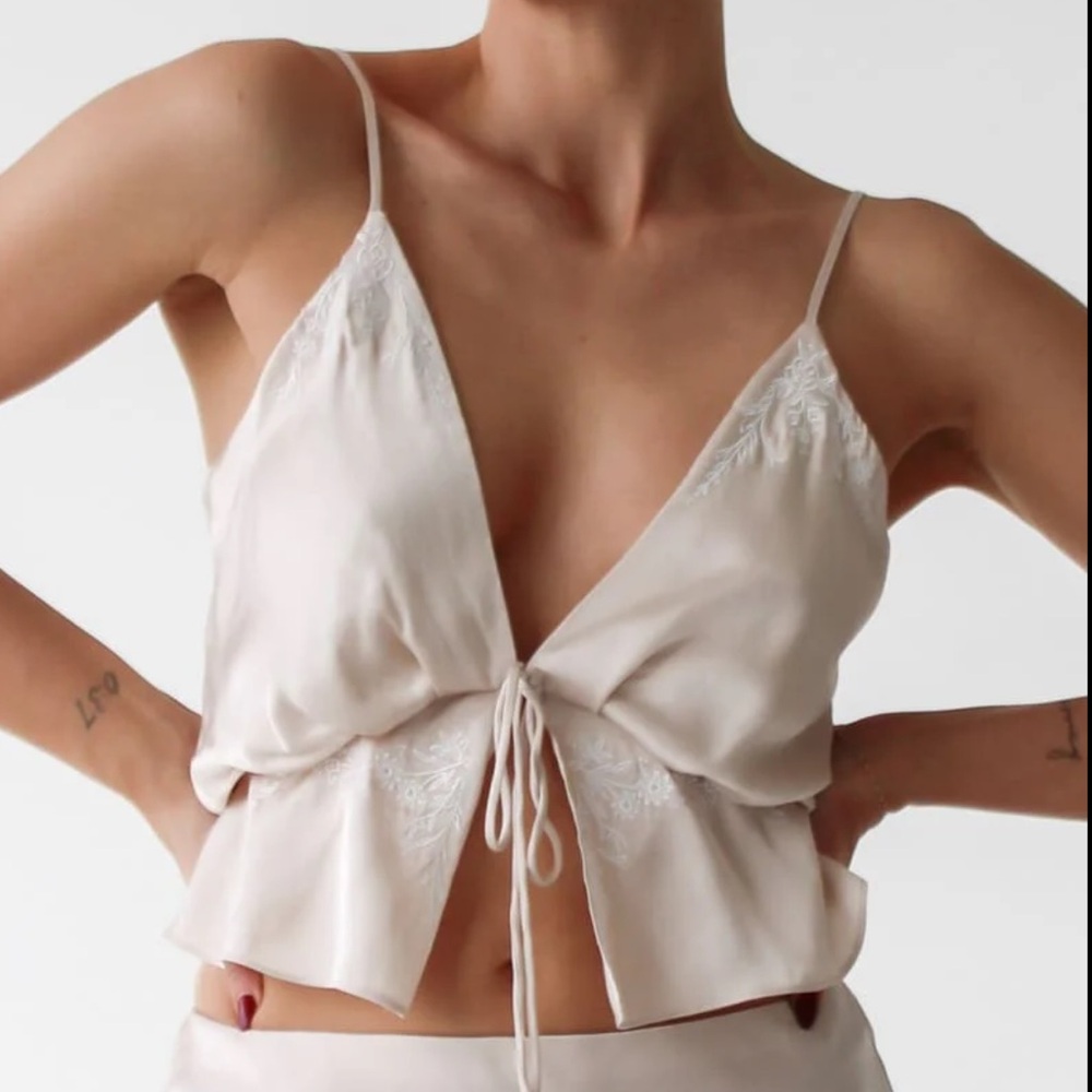 NWT size L Rumored Wilder Top | Dove